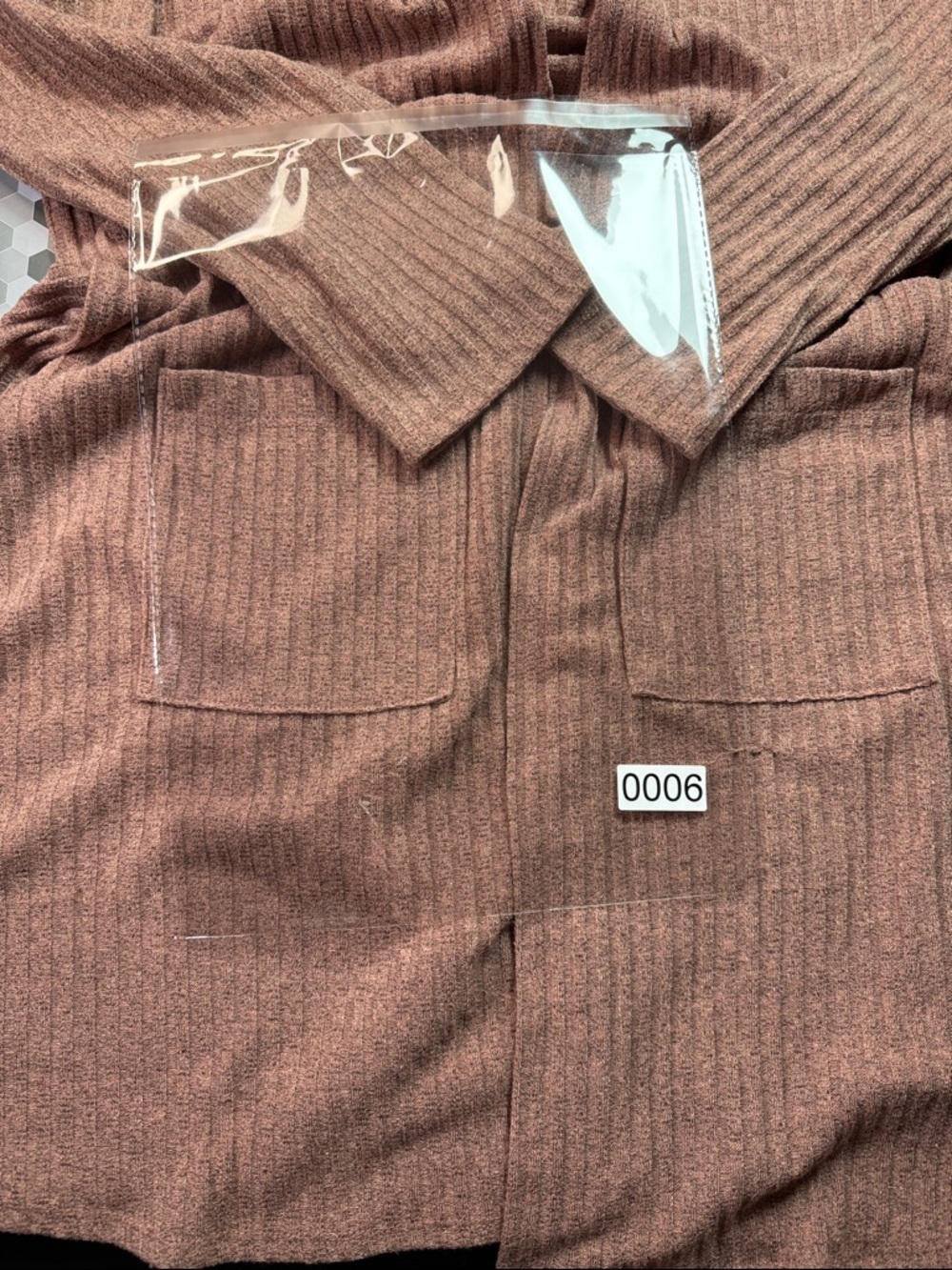 Open-Front Ribbed Cardigan in Rose long length, side openings - Picture 6 of 6